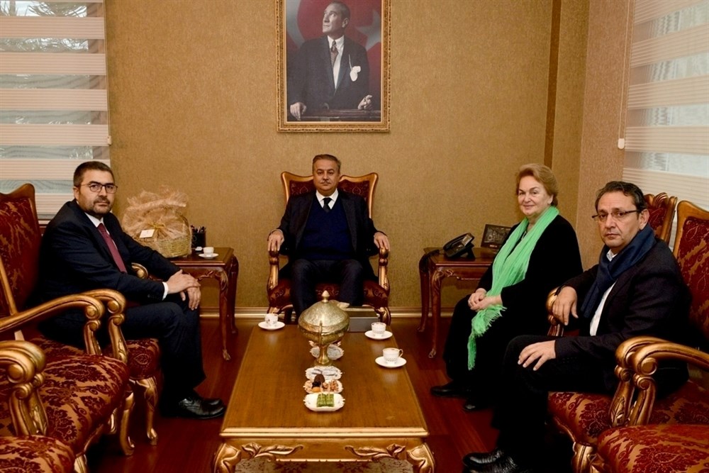 hz mevlana nin torunu esin celebi bayru vali ali ihsan su yu ziyaret etti