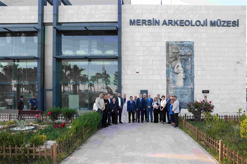 VALİMİZ SAYIN ATİLLA TOROS BAŞKANLIĞINDA, İLİMİZDEKİ ARKEOLOJİK ALANLARDAKİ KAZI BAŞKANLARI İLE DEĞERLENDİRME TOPLANTISI GERÇEKLEŞTİRİLDİ
