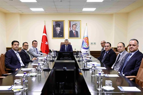  VALİMİZ SAYIN ATİLLA TOROS'UN BAŞKANLIĞINDA, VALİ YARDIMCILARI VE KAYMAKAMLARIN KATILIMIYLA DEĞERLENDİRME VE KOORDİNASYON TOPLANTISI GERÇEKLEŞTİRİLDİ